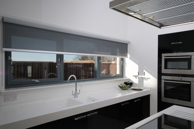 Kierrekaihdinmallisto, SG 4910, Room shot "Kenny Miller Home", Edinburgh, United Kingdom