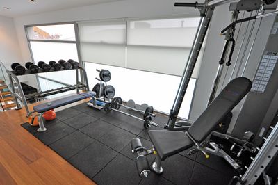 Kierrekaihdinmallisto, SG 4910, Basicscreen 1-10%, Room shot "The Fish Tank – Private Residence", Melbourne, Australia