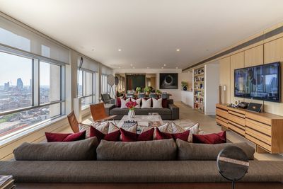 Kierrekaihdinmallisto, SG 4960, Multiscreen 1-10%, Centre Point, London, United Kingdom, Recess