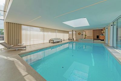 Sähkökäyttöiset verhokiskot, SG 5600, Polyflax, Private Spa, Kent, United Kingdom
